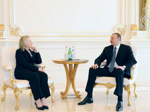 Президент Азербайджана Ильхам Алиев принял госсекретаря США Хиллари Клинтон