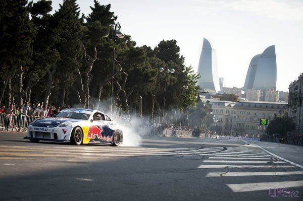Невероятное шоу звезды «Формулы-1» Дэвида Култхарда в Баку [30 фото]