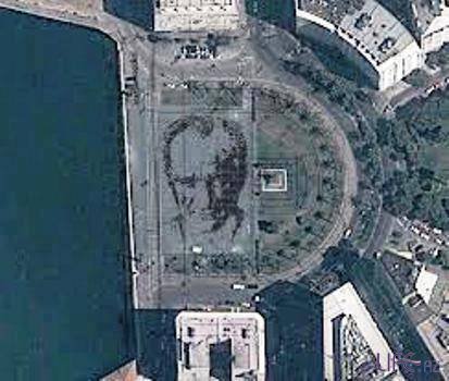 В Измире из людей сделали гигантский портрет Ататюрка