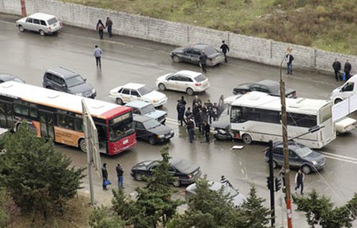 В Баку автобус совершил ДТП, есть пострадавшие [Фото]