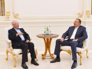 Президент Азербайджана принял учредителя и исполнительного председателя Всемирного экономического форума