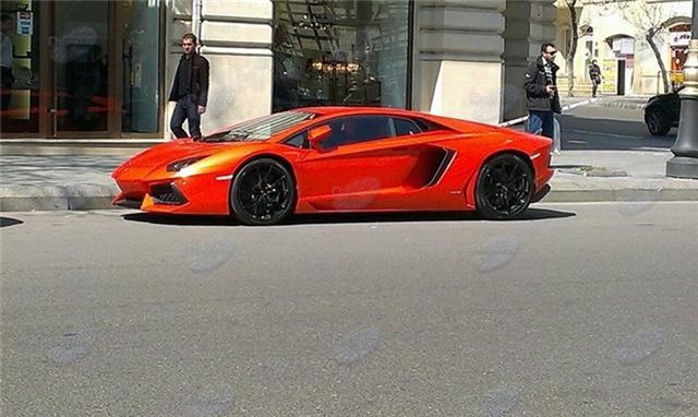 На улицах Баку появился автомобиль за миллион евро