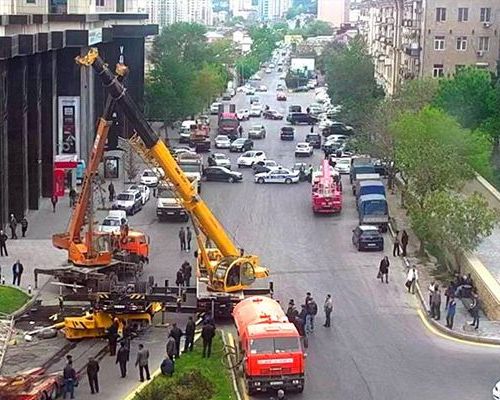 В Баку перекрыли загруженный проспект на неопределенное время