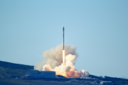Повторный запуск и посадка первой ступени Falcon 9 стали революцией - Маск