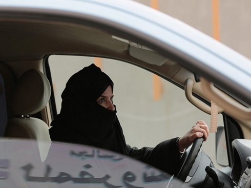 СМИ: в Саудовской Аравии женщины получили право водить машину