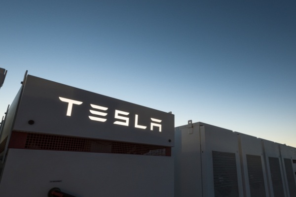 Гигантская батарея Tesla заработала в Австралии