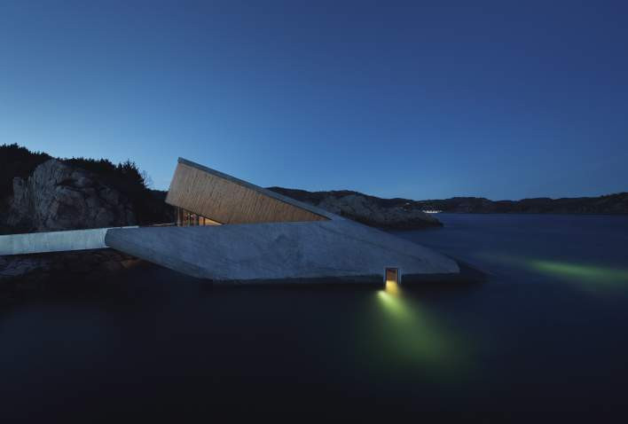 В Норвегии открылся самый большой в мире подводный ресторан