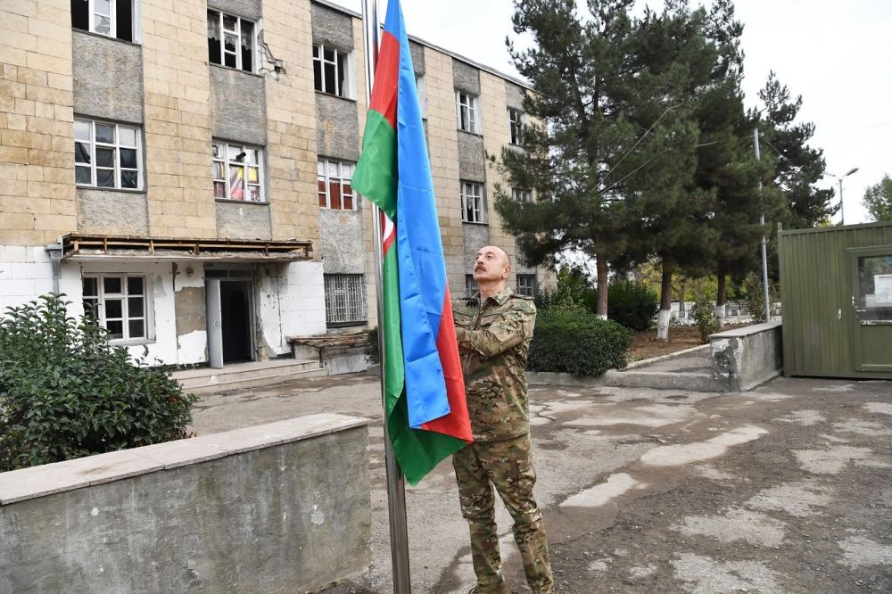 Президент Ильхам Алиев поднял флаг Азербайджана в Физули, Джабраиле и на Худаферинском мосту