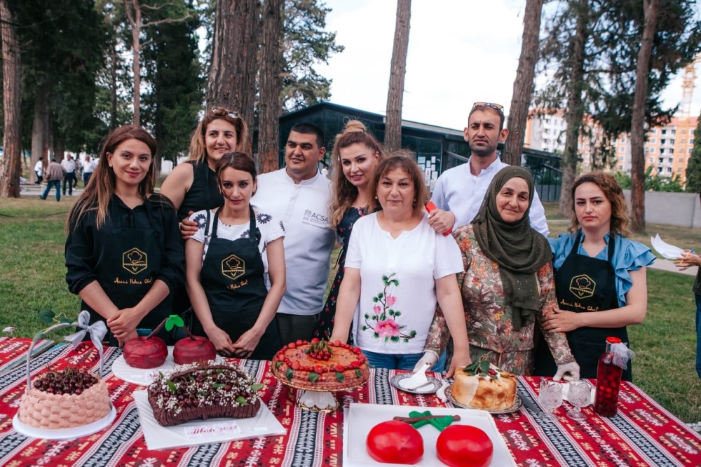 В Азербайджане впервые прошел фестиваль вишни и черешни