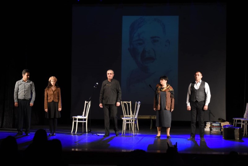 Иреванский театр представил премьеру спектакля о судьбе семьи Гусейна Джавида