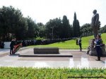 Президент Азербайджана Ильхам Алиев посетил могилу Гейдара Алиева
